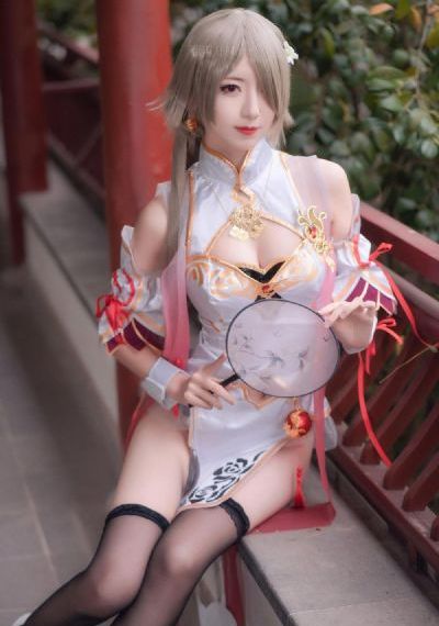 美女脱得一光二净的全身视频