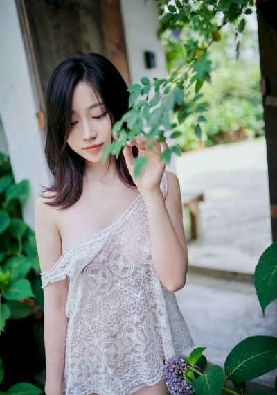 年轻的女教师在线播放