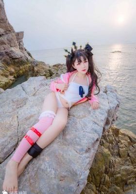 红色机尾